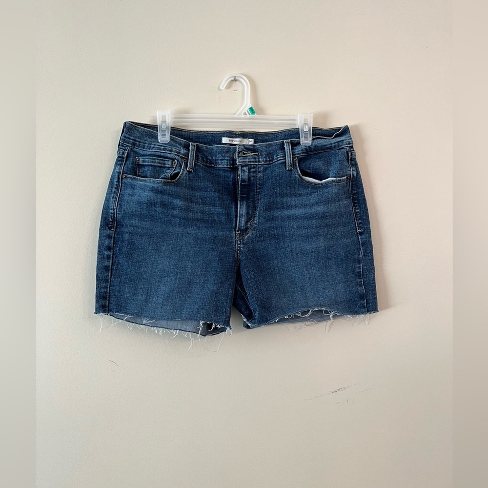 - Levi’s 505 straight shorts size  14
